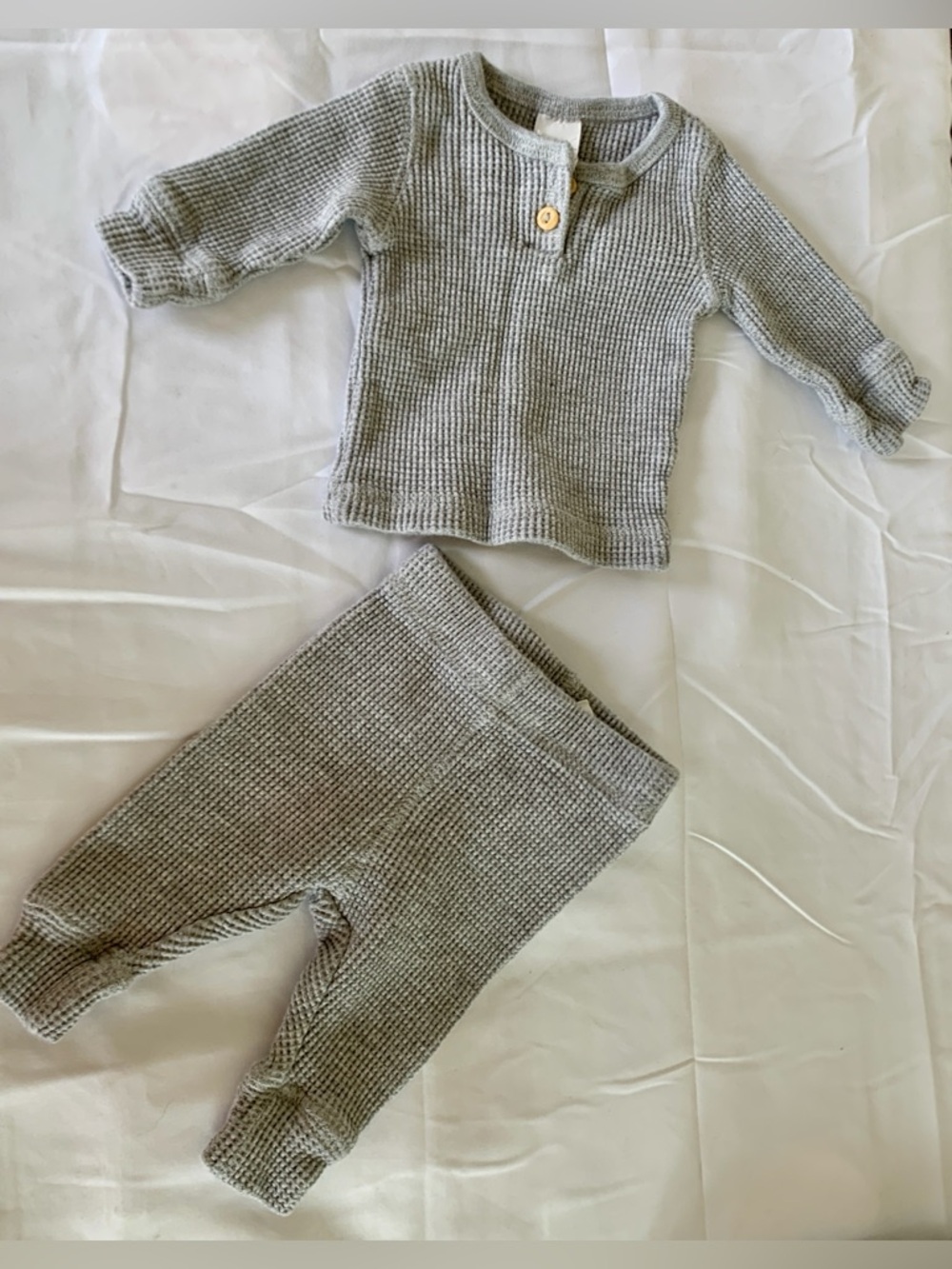 H&M Waffle Knit Top & Pant Set Gray Infant Size PM (0-1 Months)